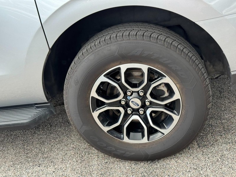 Ford Expedition Max Vehicle Full-screen Gallery Image 07