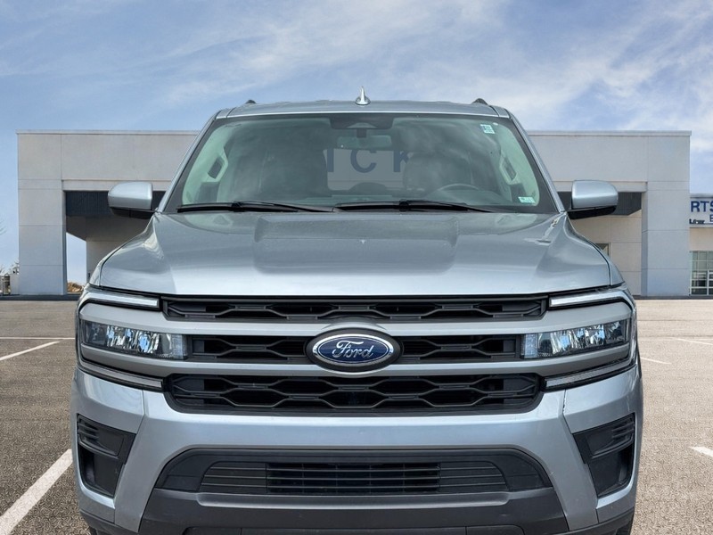 Ford Expedition Max Vehicle Full-screen Gallery Image 09