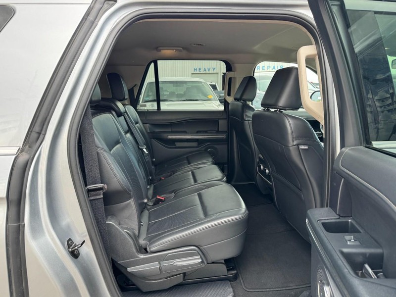 Ford Expedition Max Vehicle Full-screen Gallery Image 10