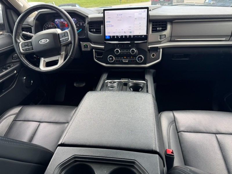 Ford Expedition Max Vehicle Full-screen Gallery Image 12