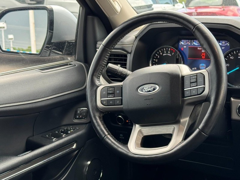 Ford Expedition Max Vehicle Full-screen Gallery Image 13