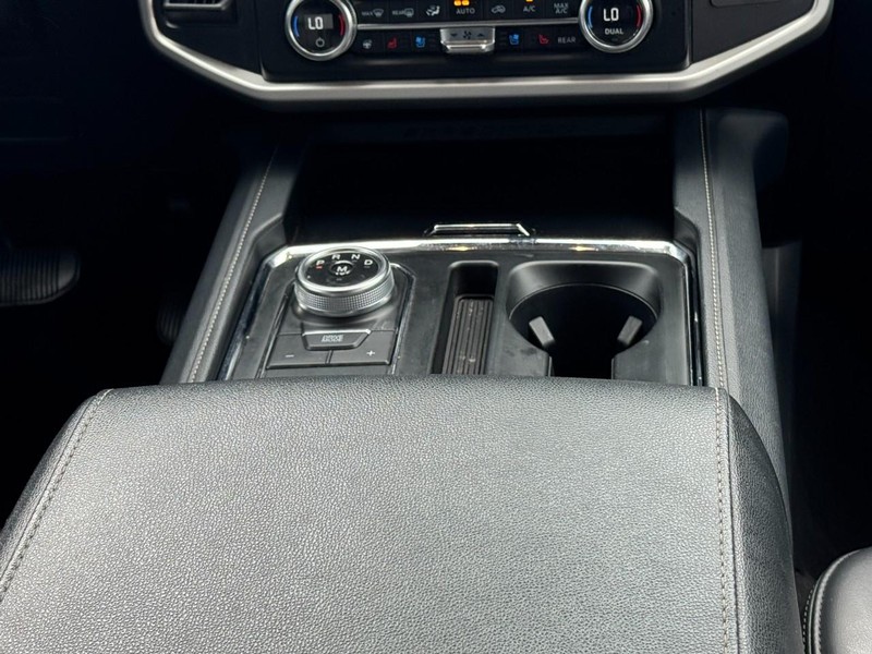 Ford Expedition Max Vehicle Full-screen Gallery Image 15