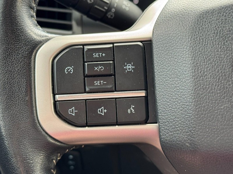 Ford Expedition Max Vehicle Full-screen Gallery Image 18