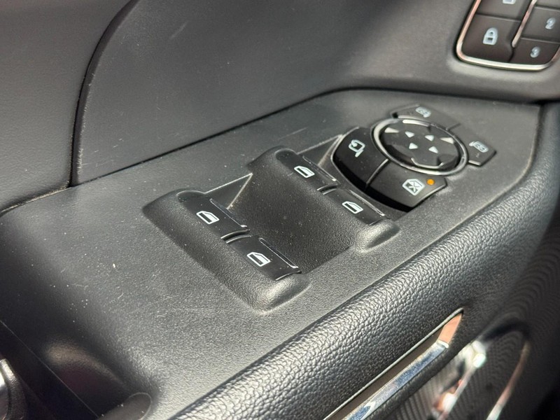 Ford Expedition Max Vehicle Full-screen Gallery Image 24