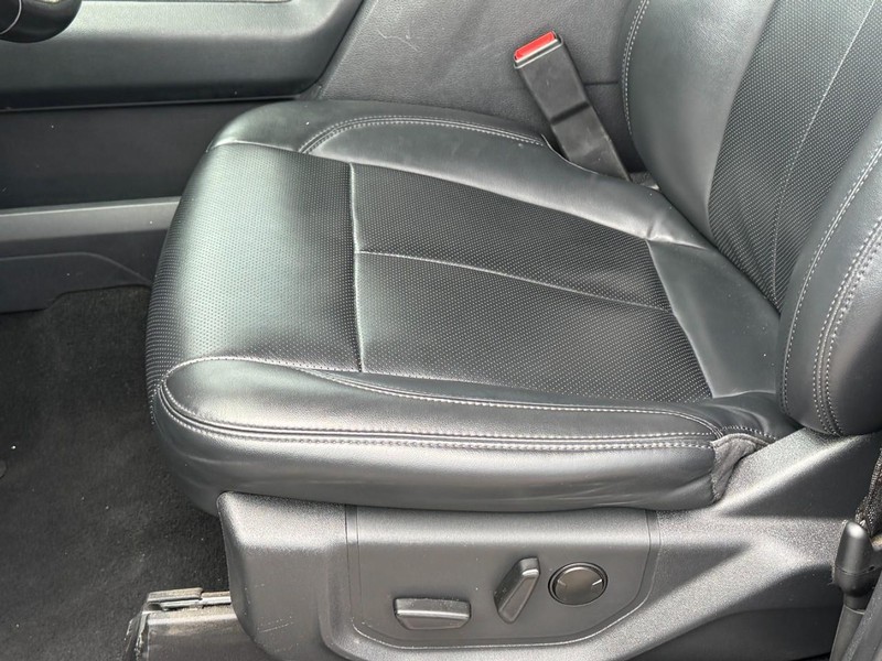 Ford Expedition Max Vehicle Full-screen Gallery Image 25