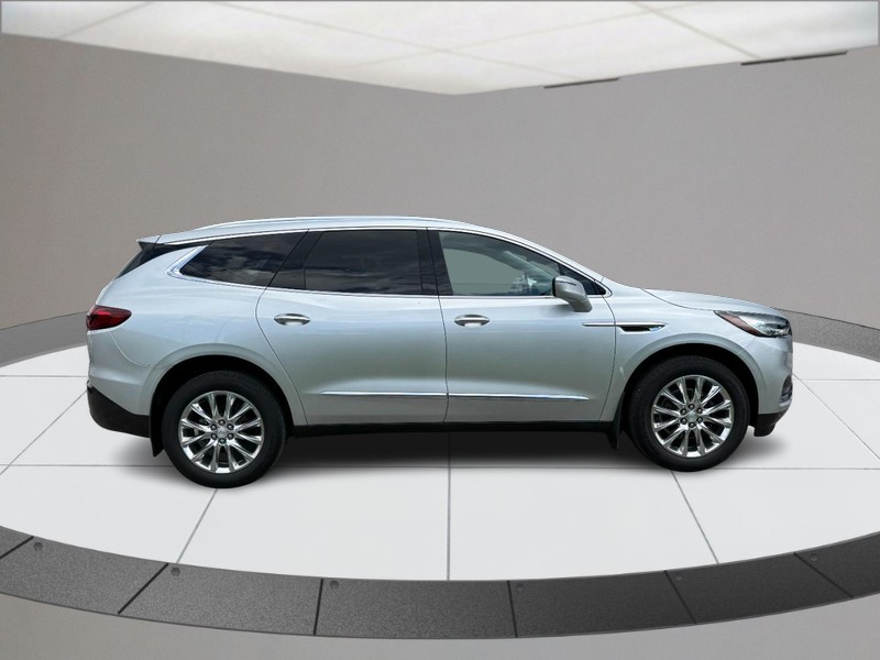 Buick Enclave Vehicle Full-screen Gallery Image 02