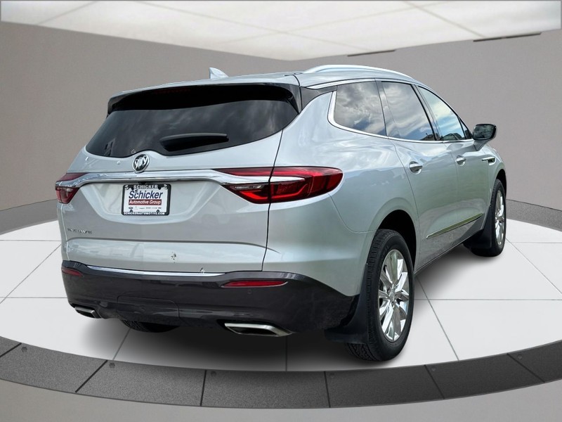 Buick Enclave Vehicle Full-screen Gallery Image 03