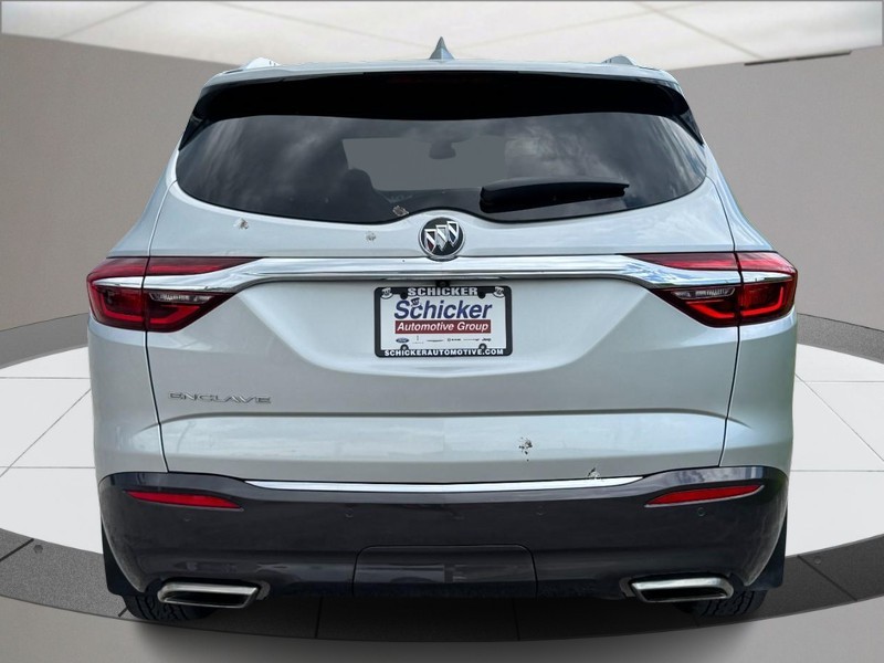 Buick Enclave Vehicle Full-screen Gallery Image 04