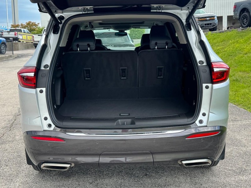 Buick Enclave Vehicle Full-screen Gallery Image 05