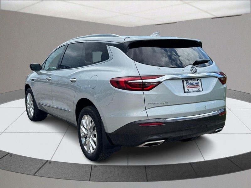 Buick Enclave Vehicle Full-screen Gallery Image 06