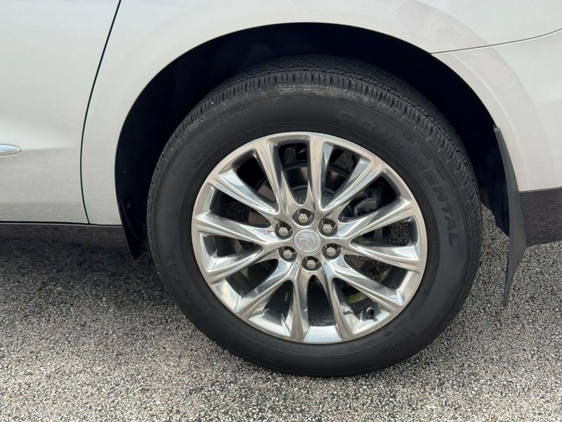 Buick Enclave Vehicle Full-screen Gallery Image 07