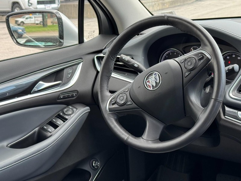 Buick Enclave Vehicle Full-screen Gallery Image 13