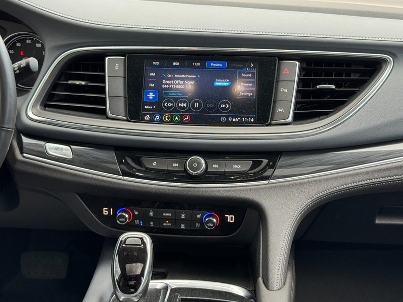 Buick Enclave Vehicle Full-screen Gallery Image 14