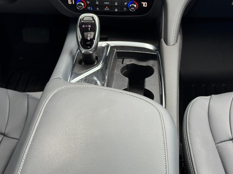 Buick Enclave Vehicle Full-screen Gallery Image 15