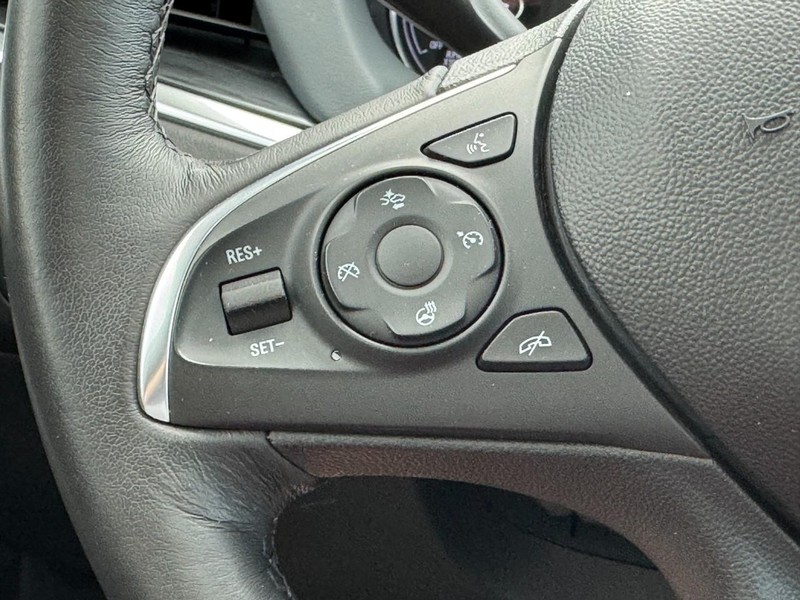 Buick Enclave Vehicle Full-screen Gallery Image 18