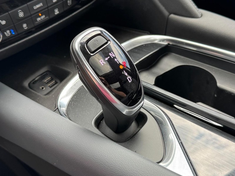 Buick Enclave Vehicle Full-screen Gallery Image 21