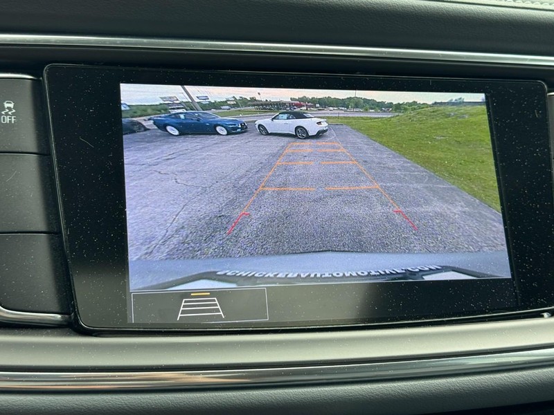 Buick Enclave Vehicle Full-screen Gallery Image 24