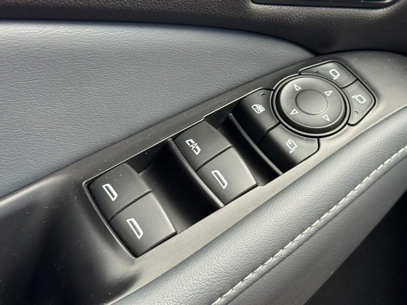 Buick Enclave Vehicle Full-screen Gallery Image 25
