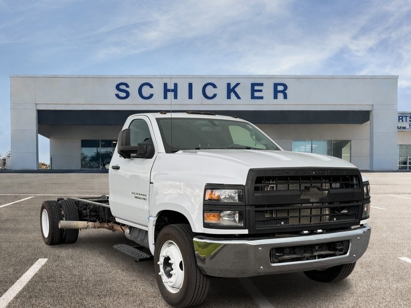 Chevrolet Silverado MD Vehicle Full-screen Gallery Image 01