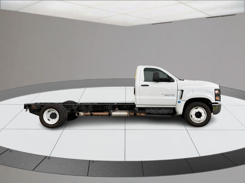 Chevrolet Silverado MD Vehicle Full-screen Gallery Image 02