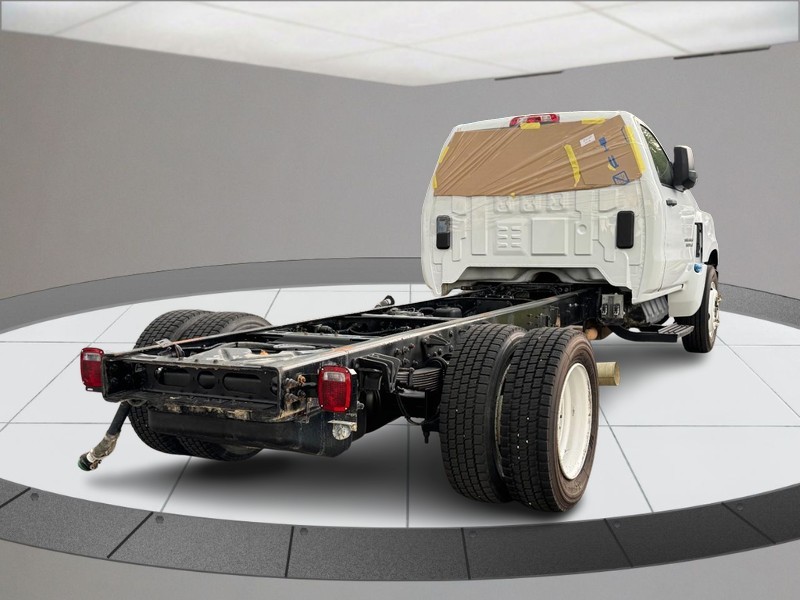 Chevrolet Silverado MD Vehicle Full-screen Gallery Image 03