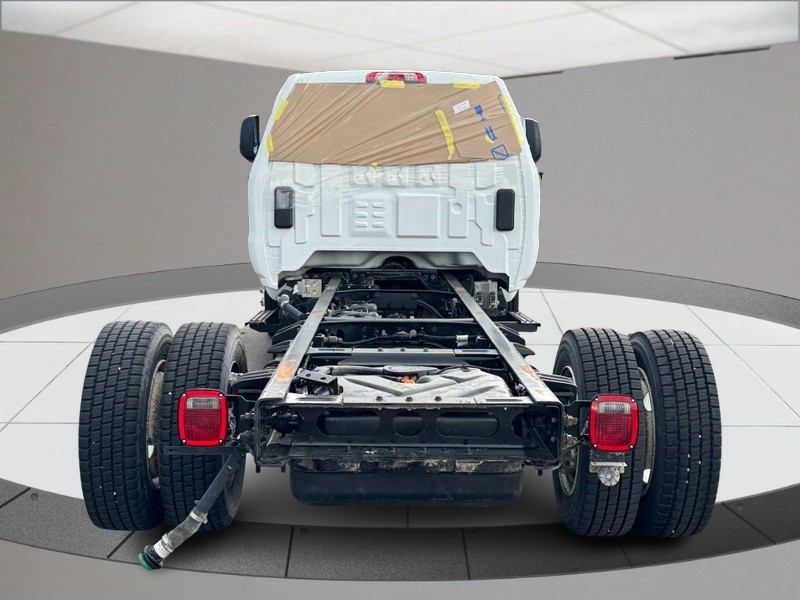 Chevrolet Silverado MD Vehicle Full-screen Gallery Image 04