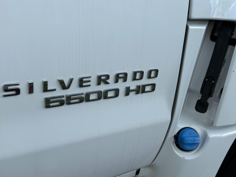 Chevrolet Silverado MD Vehicle Full-screen Gallery Image 10