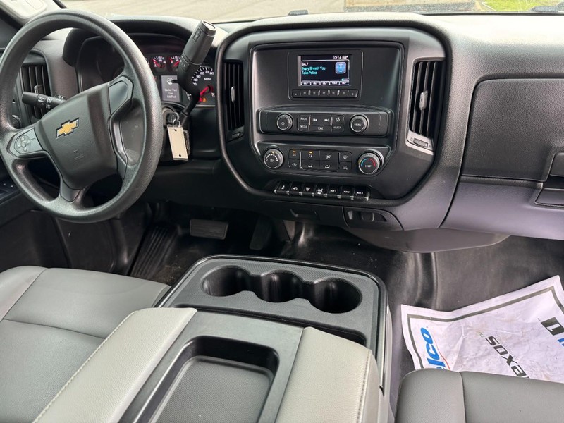 Chevrolet Silverado MD Vehicle Full-screen Gallery Image 12