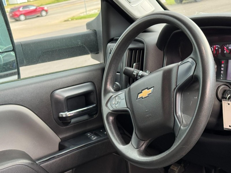 Chevrolet Silverado MD Vehicle Full-screen Gallery Image 13