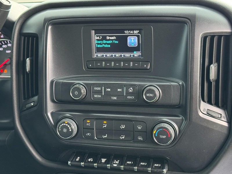 Chevrolet Silverado MD Vehicle Full-screen Gallery Image 14