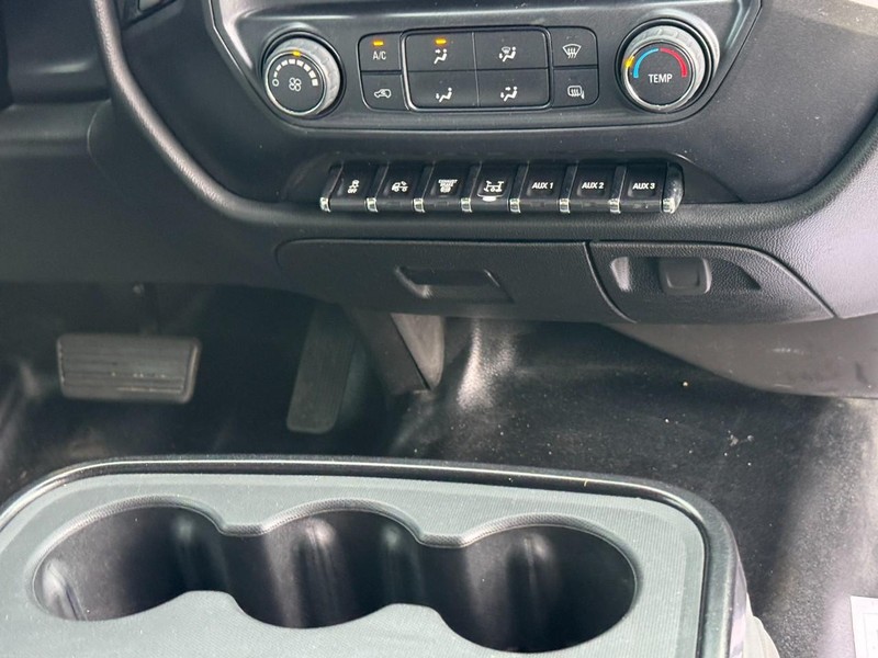 Chevrolet Silverado MD Vehicle Full-screen Gallery Image 15