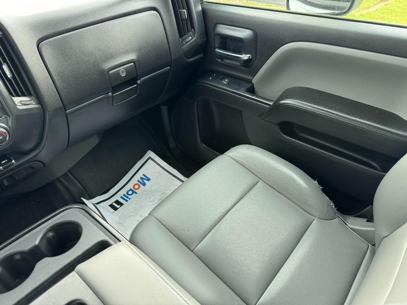 Chevrolet Silverado MD Vehicle Full-screen Gallery Image 16