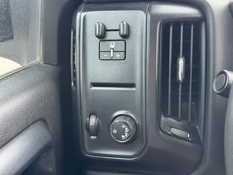 Chevrolet Silverado MD Vehicle Full-screen Gallery Image 17