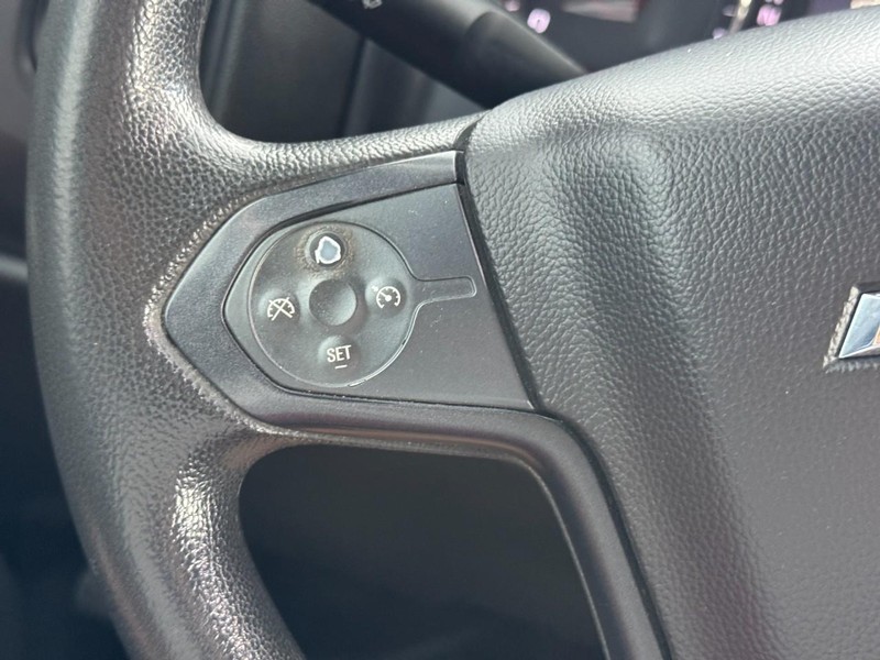 Chevrolet Silverado MD Vehicle Full-screen Gallery Image 18