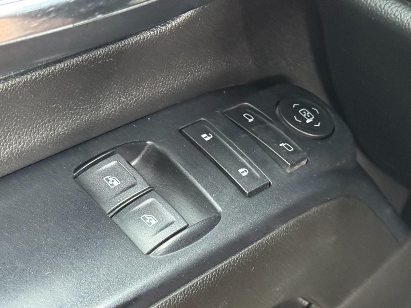 Chevrolet Silverado MD Vehicle Full-screen Gallery Image 20