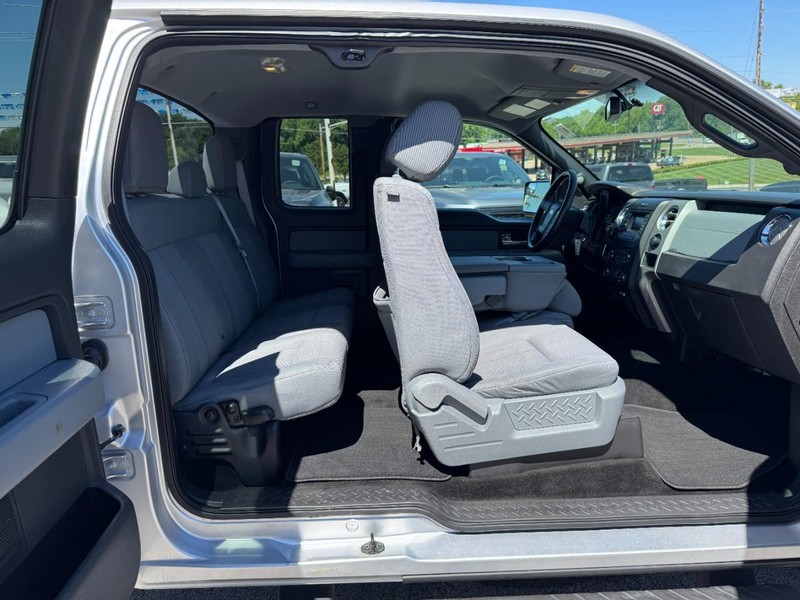 Ford F-150 Vehicle Full-screen Gallery Image 10