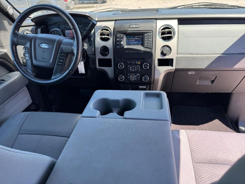 Ford F-150 Vehicle Full-screen Gallery Image 11