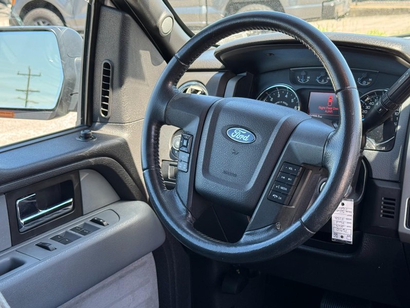 Ford F-150 Vehicle Full-screen Gallery Image 12