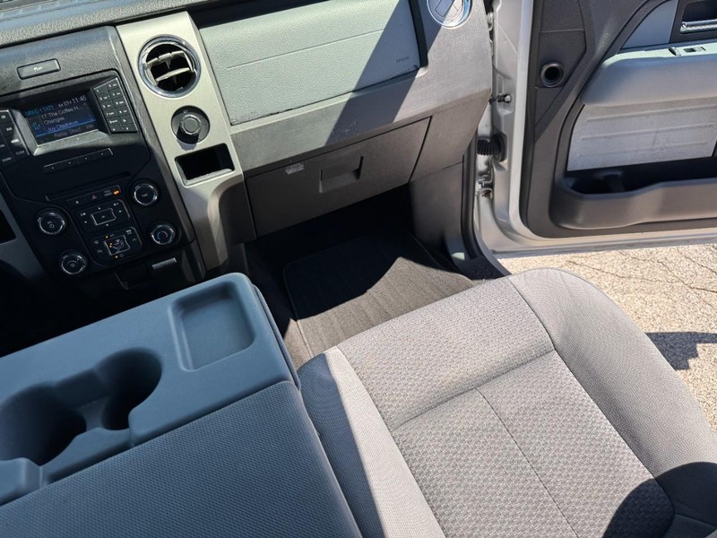 Ford F-150 Vehicle Full-screen Gallery Image 15