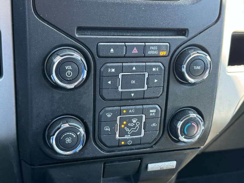 Ford F-150 Vehicle Full-screen Gallery Image 19