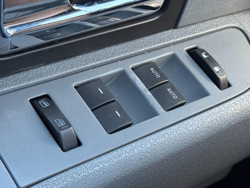 Ford F-150 Vehicle Full-screen Gallery Image 20