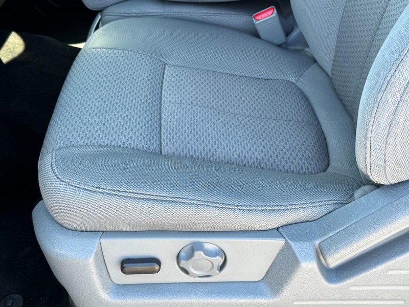 Ford F-150 Vehicle Full-screen Gallery Image 21