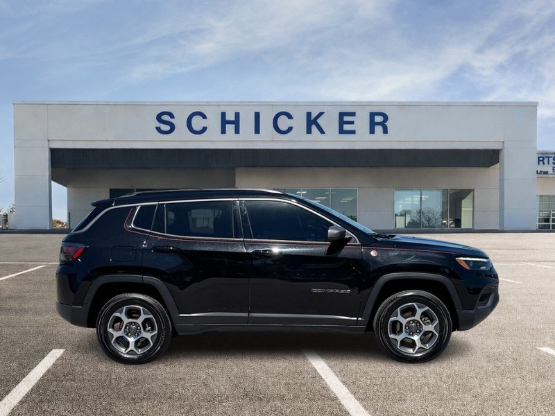 Jeep Compass Vehicle Full-screen Gallery Image 02