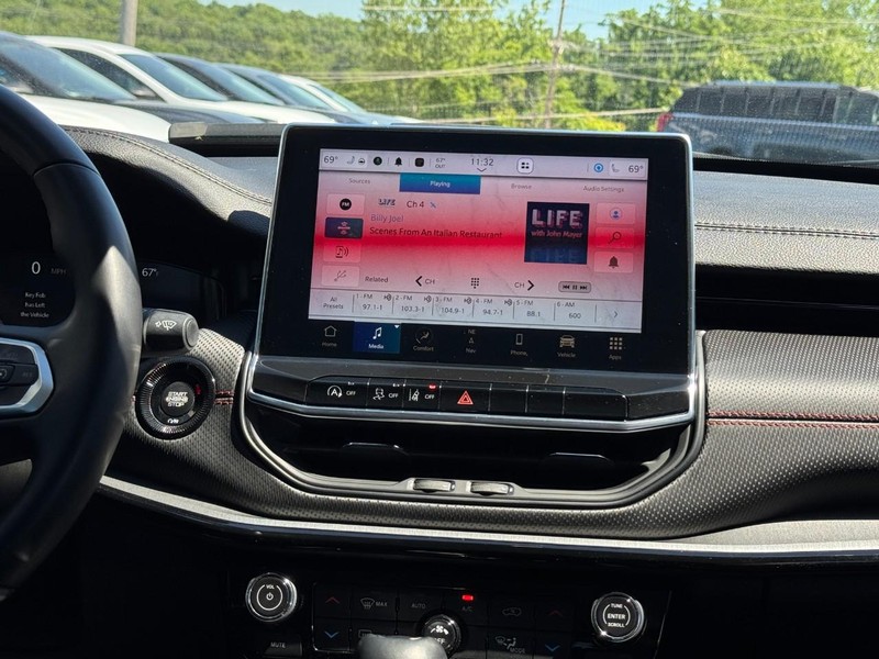 Jeep Compass Vehicle Full-screen Gallery Image 13
