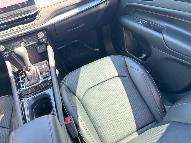 Jeep Compass Vehicle Full-screen Gallery Image 15