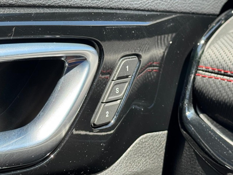 Jeep Compass Vehicle Full-screen Gallery Image 16