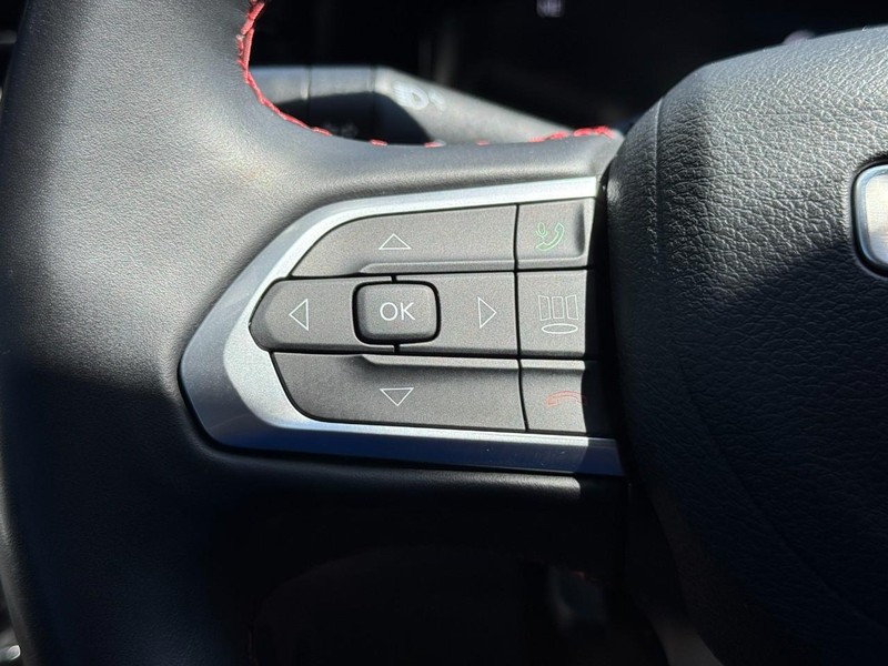 Jeep Compass Vehicle Full-screen Gallery Image 17