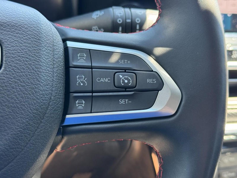 Jeep Compass Vehicle Full-screen Gallery Image 18