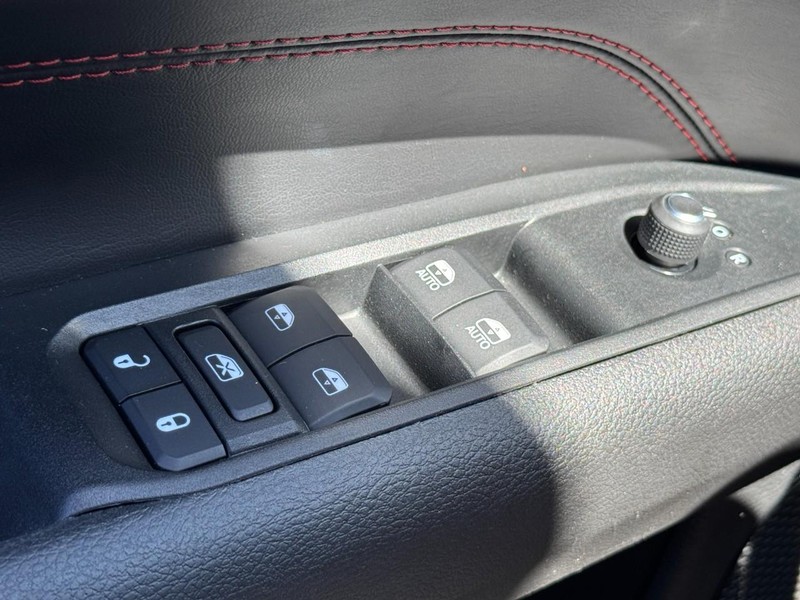 Jeep Compass Vehicle Full-screen Gallery Image 24