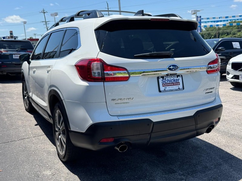 Subaru Ascent Vehicle Full-screen Gallery Image 06